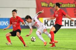 雷速体育app-广州恒大对阵江苏苏宁，双方激烈对抗的简单介绍