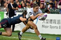 雷速体育比分直播-橄榄球明星球员在比赛中秀出高超技术