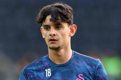 雷速体育网页版-西班牙足球明星伤愈复出，球迷世界各地狂欢庆祝