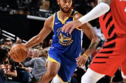 雷速体育网页版-勇士主帅团队配合默契，击败对手大比分领先