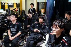 雷速体育直播官网-包含G2绝杀EDG，Faker关键团战开团秒人顶尖较量入围赛，锁定晋级资格的词条