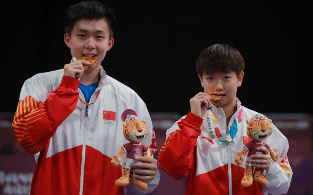 顽强拼搏！中国代表团夺冠在望