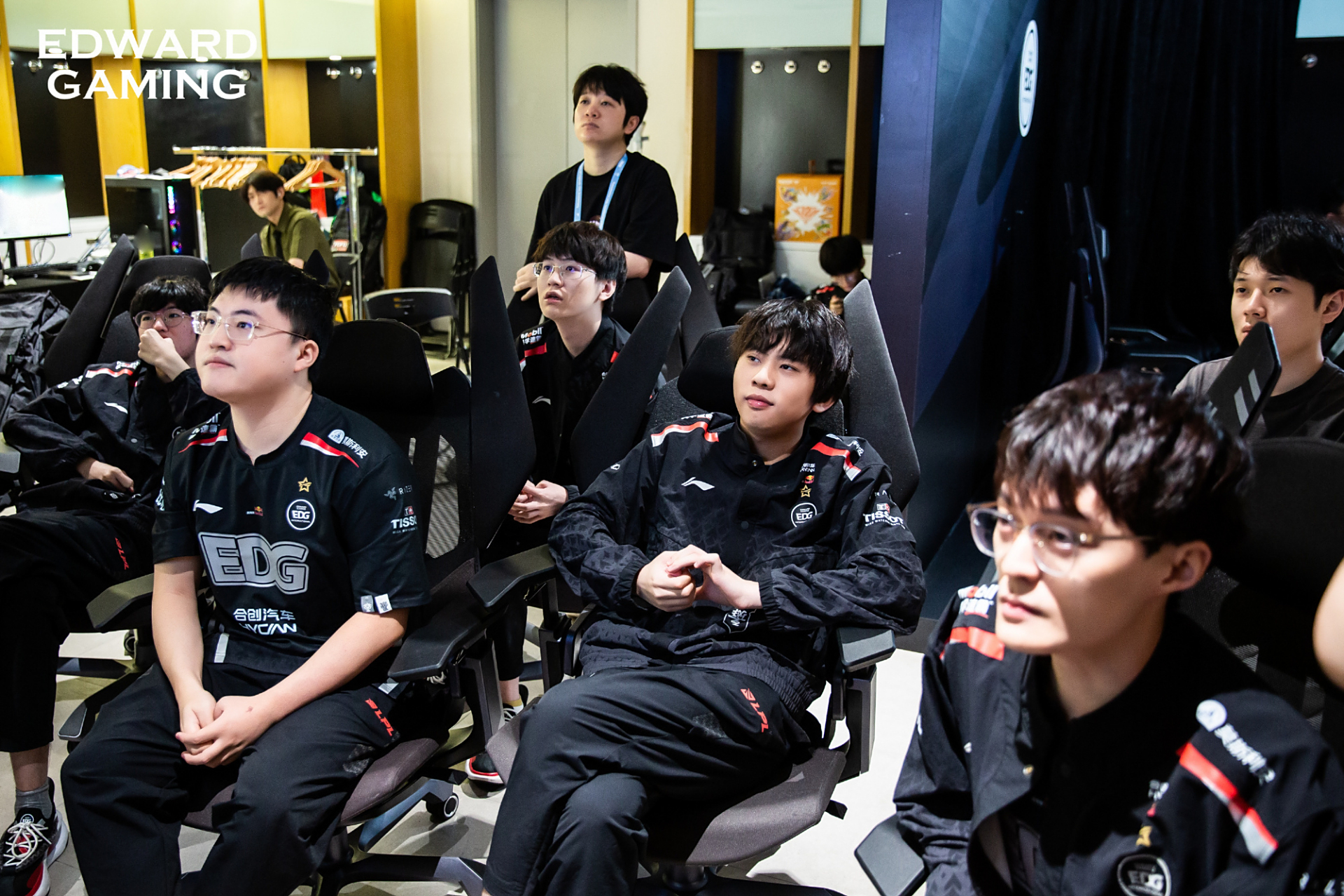 包含G2绝杀EDG，Faker关键团战开团秒人顶尖较量入围赛，锁定晋级资格的词条