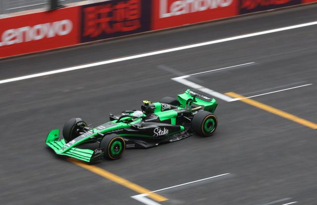 阿斯顿马丁轻取哈斯车队，周冠宇扛起全队